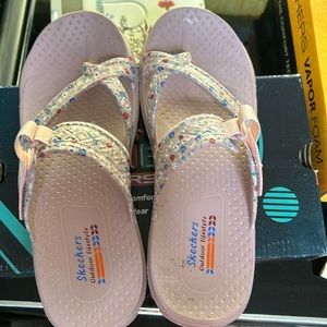 Women’s Sketchers Foamies Size 8 Sandals